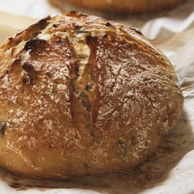 Roasted Garlic and Rosemary no knead Bread