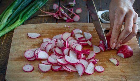 creamy-cucumber-radish-salad-3-e1524158405683